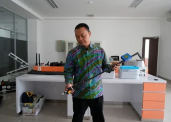 Dosen Muhammadiyah Berinovasi Ciptakan Tongkat untuk Tunanetra dengan Fitur Keselamatan Canggih