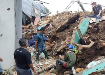 Salat Tetap Sah Meski Pakaian Terkena Najis dan Kotor dalam Situasi Darurat Bencana